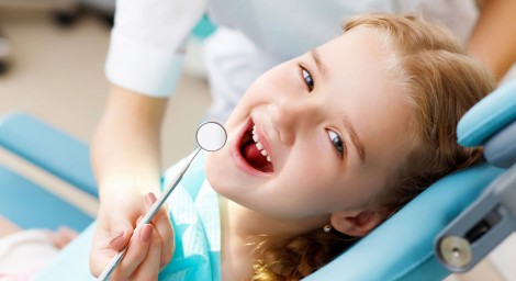 Как детям лечат зубы под наркозом?