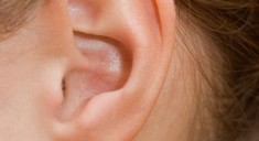 Вероятность появления инсульта научились распознавать по ушам